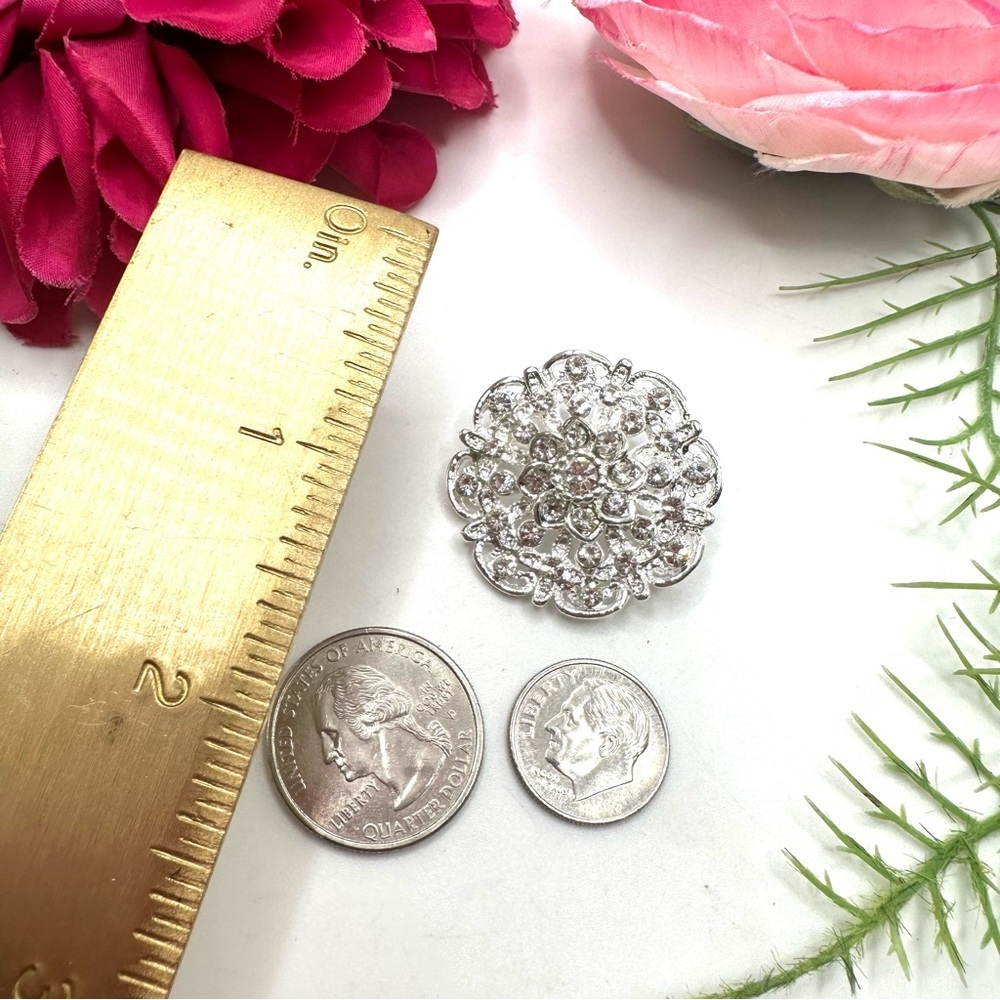 NEW⚜️Classic Crystal Cluster Embellished Brooch - Picture 5 of 5